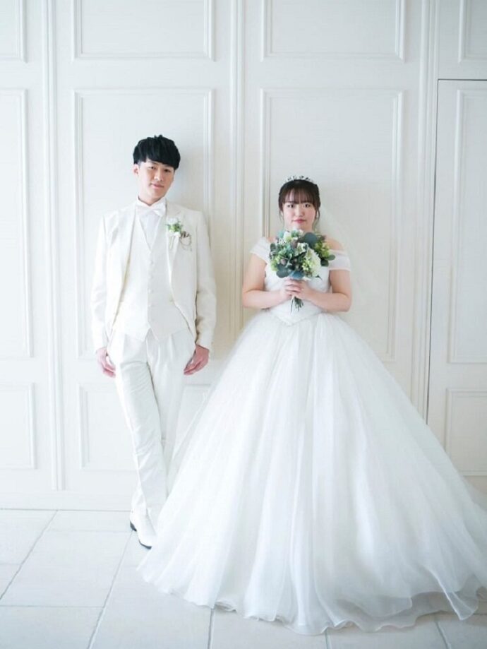 新郎に人気の白タキシード！おしゃれなコーディネート10選【今週の  