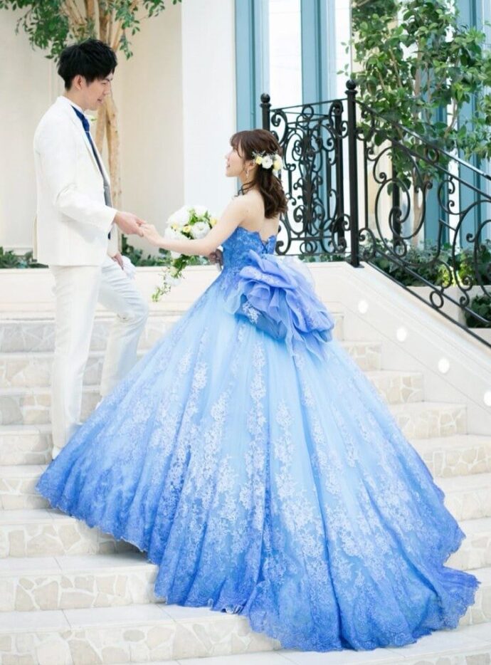 結婚式のお色直しで選びたい♡美しいグラデーションのカラードレス10選 