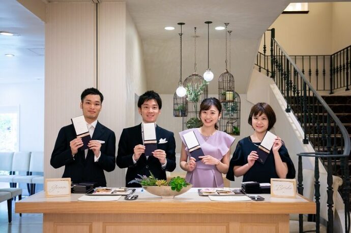 先月結婚式場 受付の飾りで１日使用しました。一式で購入できる方でお願いします。 先月結婚式場 受付の飾りで1日使用しました。一式で購入できる