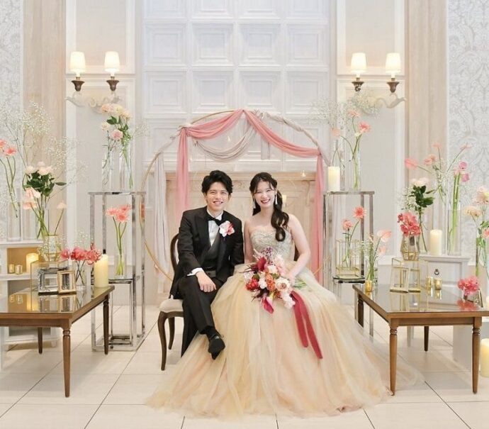 結婚式のトレンド！ウェディングアーチ10選♡花や布を使ったおしゃれな 