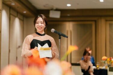 結婚式で友人代表スピーチを頼まれたら？文例付き構成＆マナーを徹底ガイド