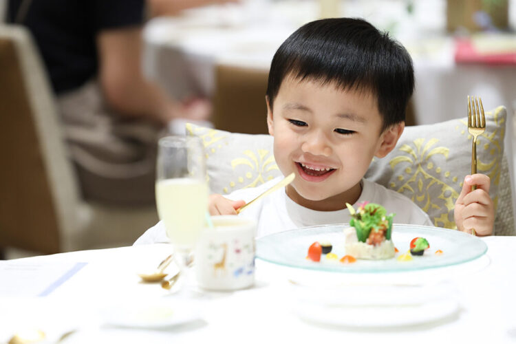 昨年に続き大好評!子供と一緒にフレンチのテーブルマナーを学ぶ『はじめてのフレンチ』イベントレポート