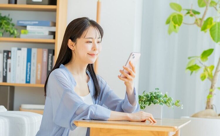 友人への結婚報告マナーガイド｜タイミングや方法・注意点を紹介