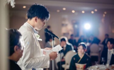 【結婚式の新郎謝辞】感謝の気持ちを伝える構成や文例を紹介