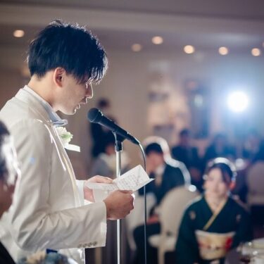 【結婚式の新郎謝辞】感謝の気持ちを伝える構成や文例を紹介