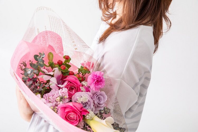 結婚を機に退職をする「寿退社」。伝え方や手続きを確認