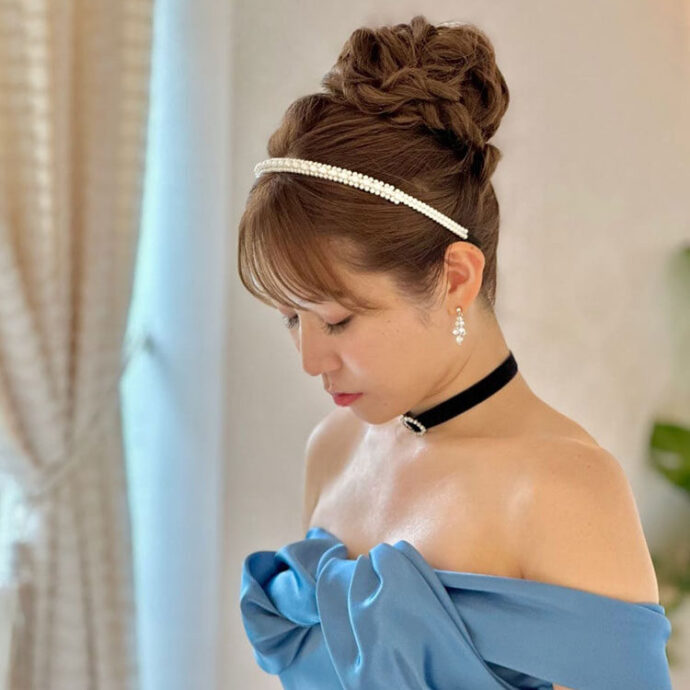 高めシニヨン（ハイ＆ミドル）の花嫁ヘアアレンジ