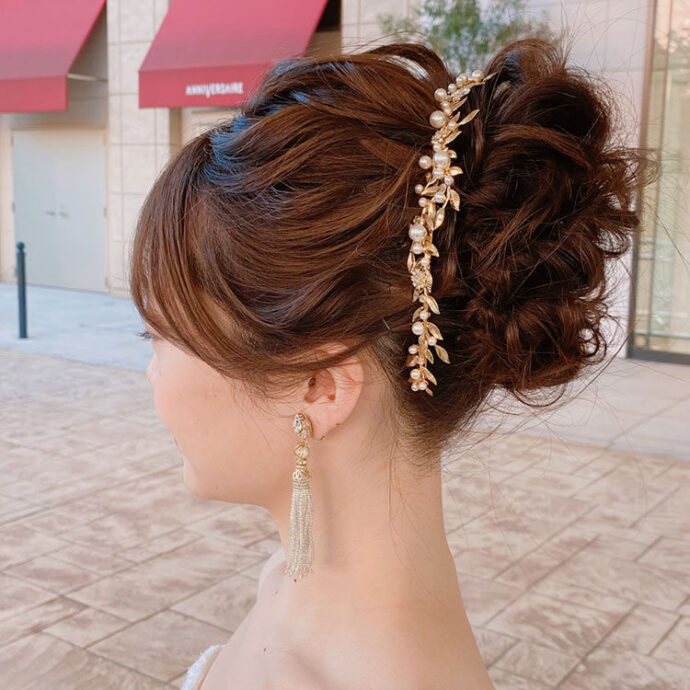 高めシニヨン（ハイ＆ミドル）の花嫁ヘアアレンジ