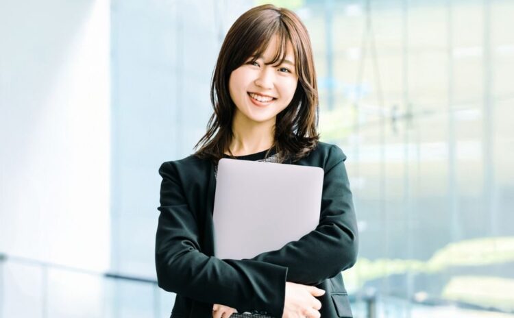 会社の結婚報告はいつ？順番は？職場上司と同僚への報告やタイミング・例文を紹介