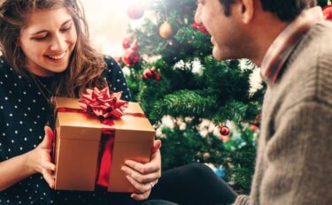【クリスマスプレゼント】彼氏・彼女やパートナーの贈り物＆金額を聞いてみました