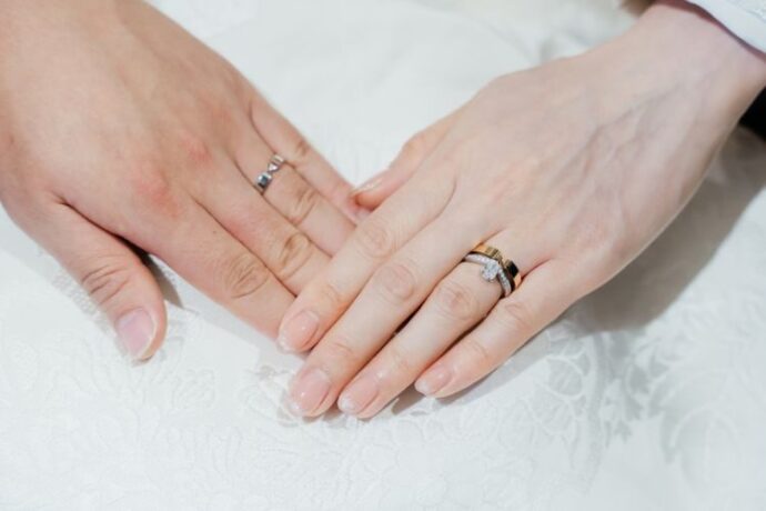 SNS　結婚報告　カップル