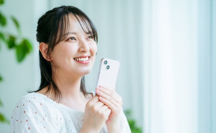SNSで結婚報告はあり？注意点や例文を確認しておこう