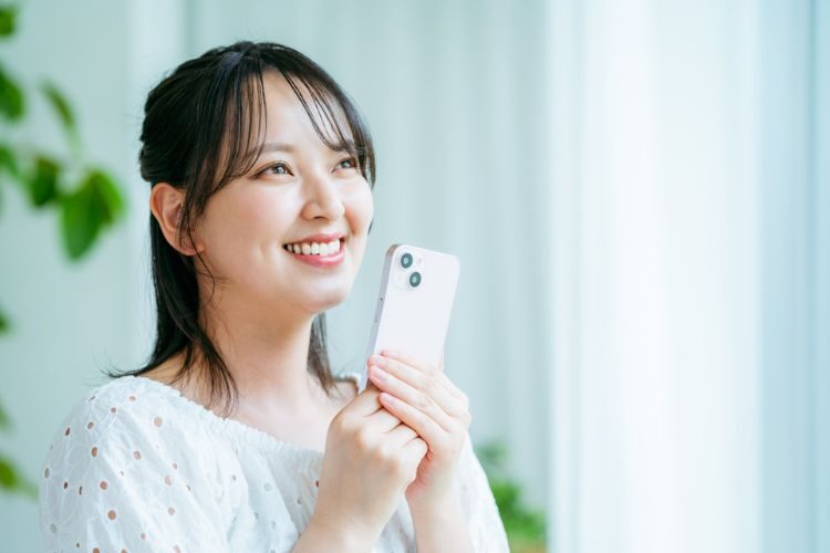 SNSで結婚報告はあり?注意点や例文を確認しておこう