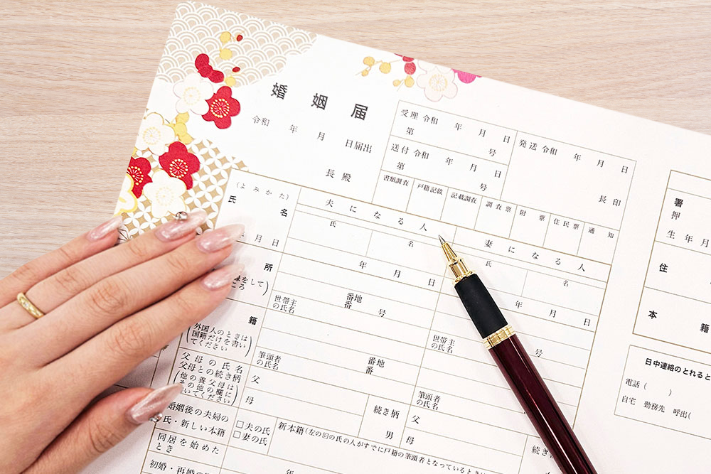婚姻届の書き方】見本を使って住所、夫妻の職業、本籍、証人欄まで徹底