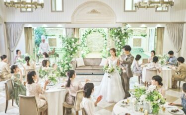 披露宴とは？結婚式との違いや流れ、ドレス選びのポイントと人気の演出をチェック