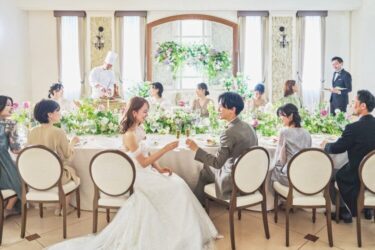 【少人数結婚式を徹底解説】メリットやおすすめの演出は？大人数との費用の違いは？
