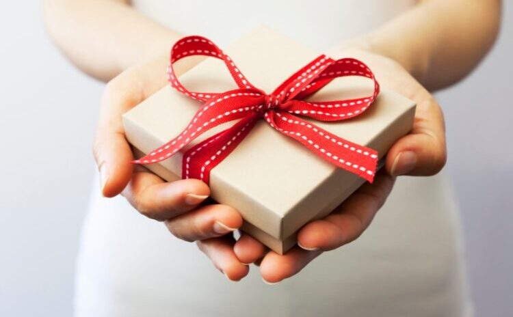 婚約指輪のお返しはするべき？金額相場やおすすめの品物をアンケート調査！