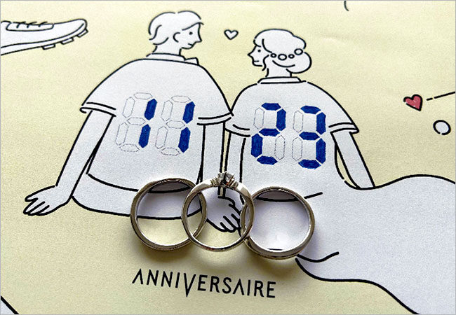 婚姻届と指輪の記念ショット