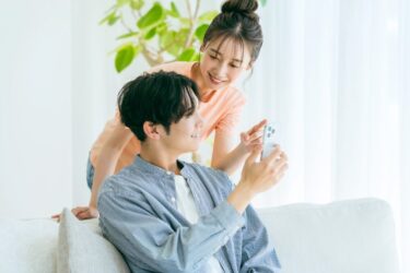 友達に結婚報告するならいつがベスト？入籍前後のタイミングやLINE文例を紹介