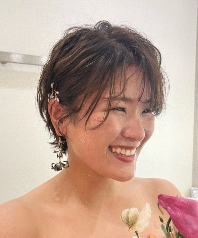 束感ウェーブの大人ショートヘアアレンジ