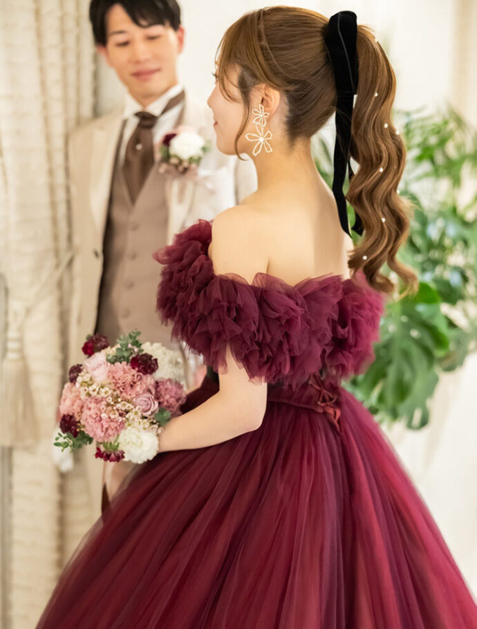 花嫁ヘアスタイルとカラードレス