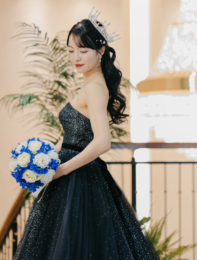 花嫁ヘアスタイルとカラードレス