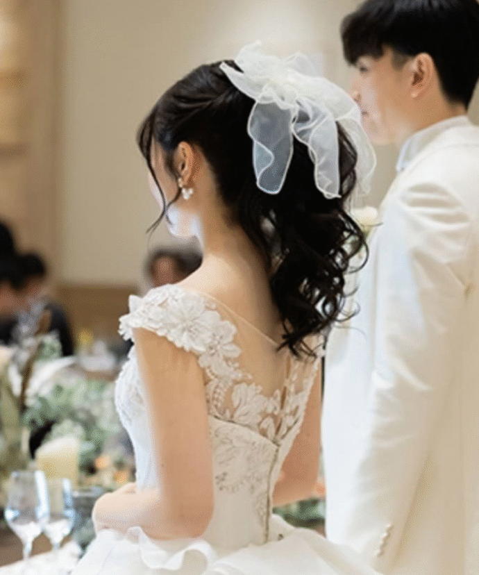 ふわふわリボン×黒髪アップポニーテール