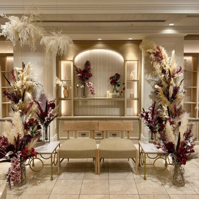 ⑥パンパスグラス×ワインカラーのテーブルコーデ