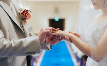 【吉日カレンダー2025年】入籍・結婚式＆引っ越し日におすすめの縁起のいい日取りは？日