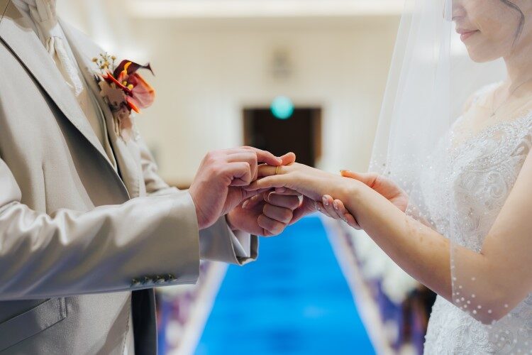 【吉日カレンダー2025年】入籍・結婚式＆引っ越し日におすすめの縁起のいい日取りは？日