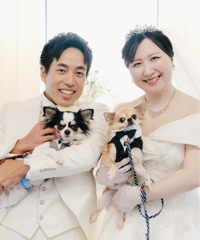 ④挙式後にタキシード衣装で記念撮影！