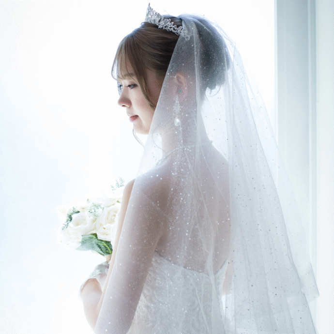 ②ティアラ×グリッターのベールコーデ