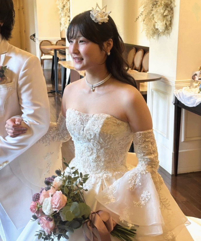 ④パールの王冠がアクセントのリンクコーデ