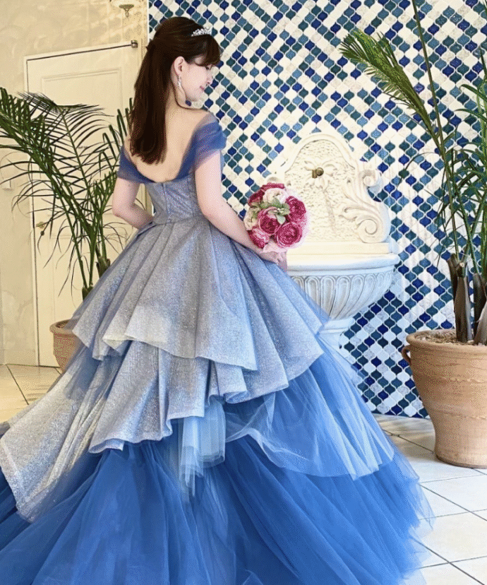 ふわふわボリューム♡フリルやスカートがポイントのカラードレス10選