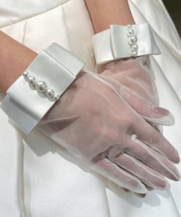 ⑨パールやリボンが可愛いショートグローブ