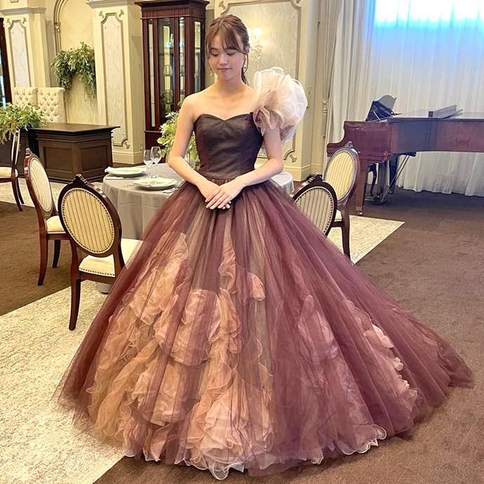 ブラウンのカラードレス