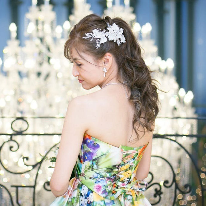 花モチーフのウェディングアクセサリー