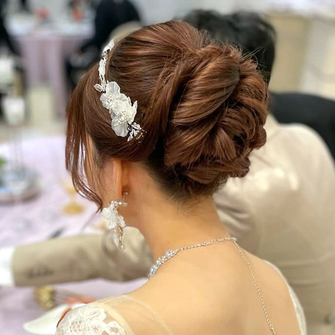 花モチーフのウェディングアクセサリー