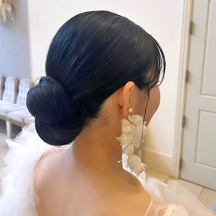 花モチーフのウェディングアクセサリー