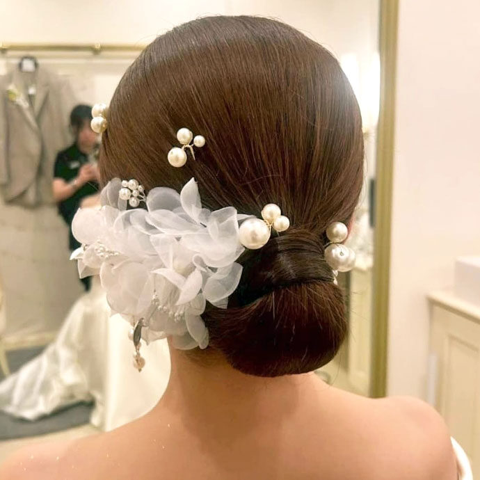 花モチーフのウェディングアクセサリー