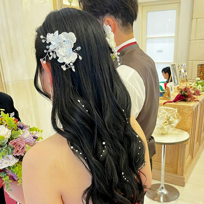 花モチーフのウェディングアクセサリー