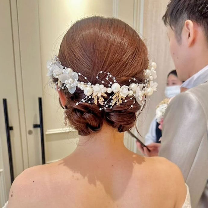 花モチーフのウェディングアクセサリー