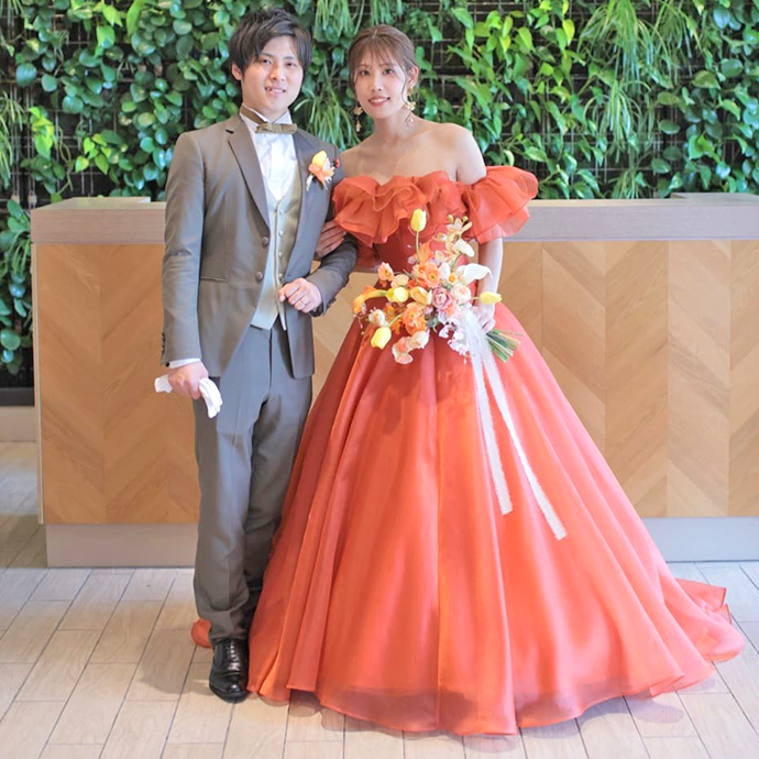 オレンジのカラードレス
