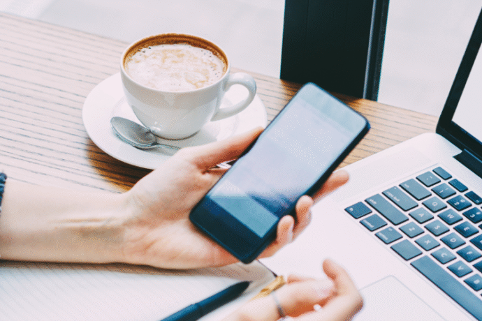 相手の気持ちを試すような行動をとる