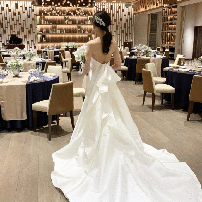 ⑨マーメイドライン×フリルリボンのウェディングドレス