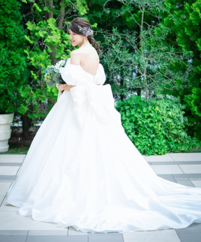 バックリボンが魅力♡後ろ姿まで可愛いウェディングドレス10選【今週の