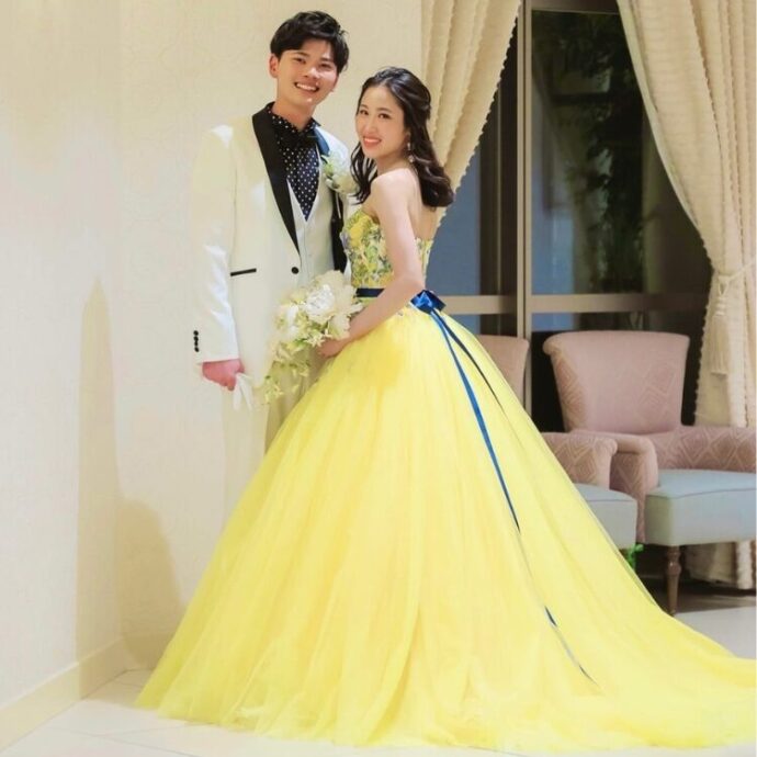 ⑤花嫁に大人気！ブルーが効いたイエロードレス