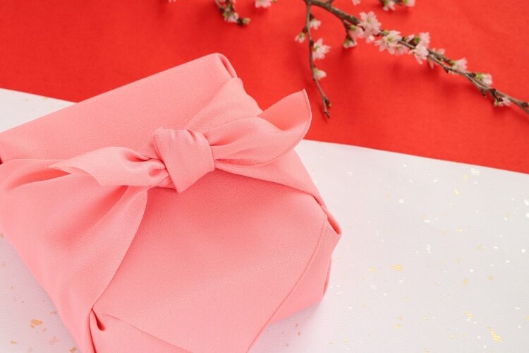 両家顔合わせの手土産は必要？食事会での渡し方マナーやおすすめランキング