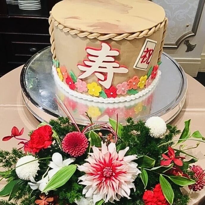 ②和婚スタイルにも人気！鏡開き風ウェディングケーキ