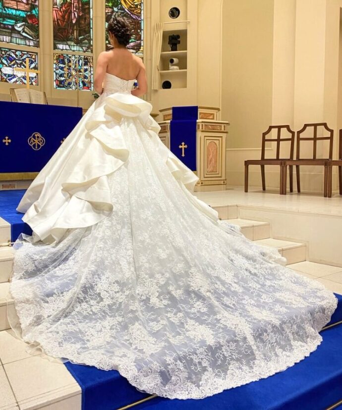 ⑤総レースのロングトレーン×サテンドレス